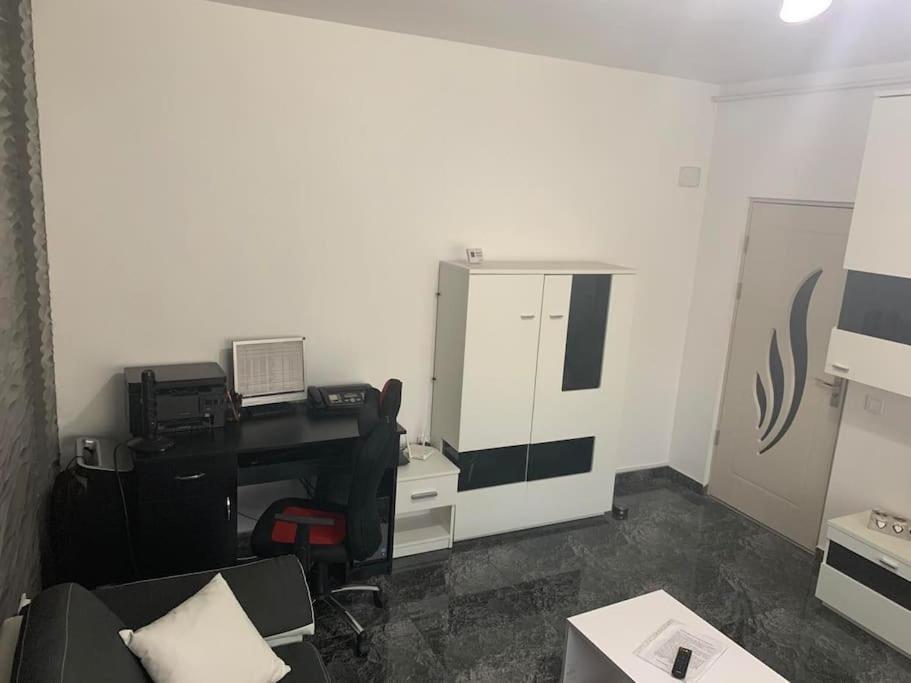 Ferienwohnung Cozy Flat Piteşti Exterior foto